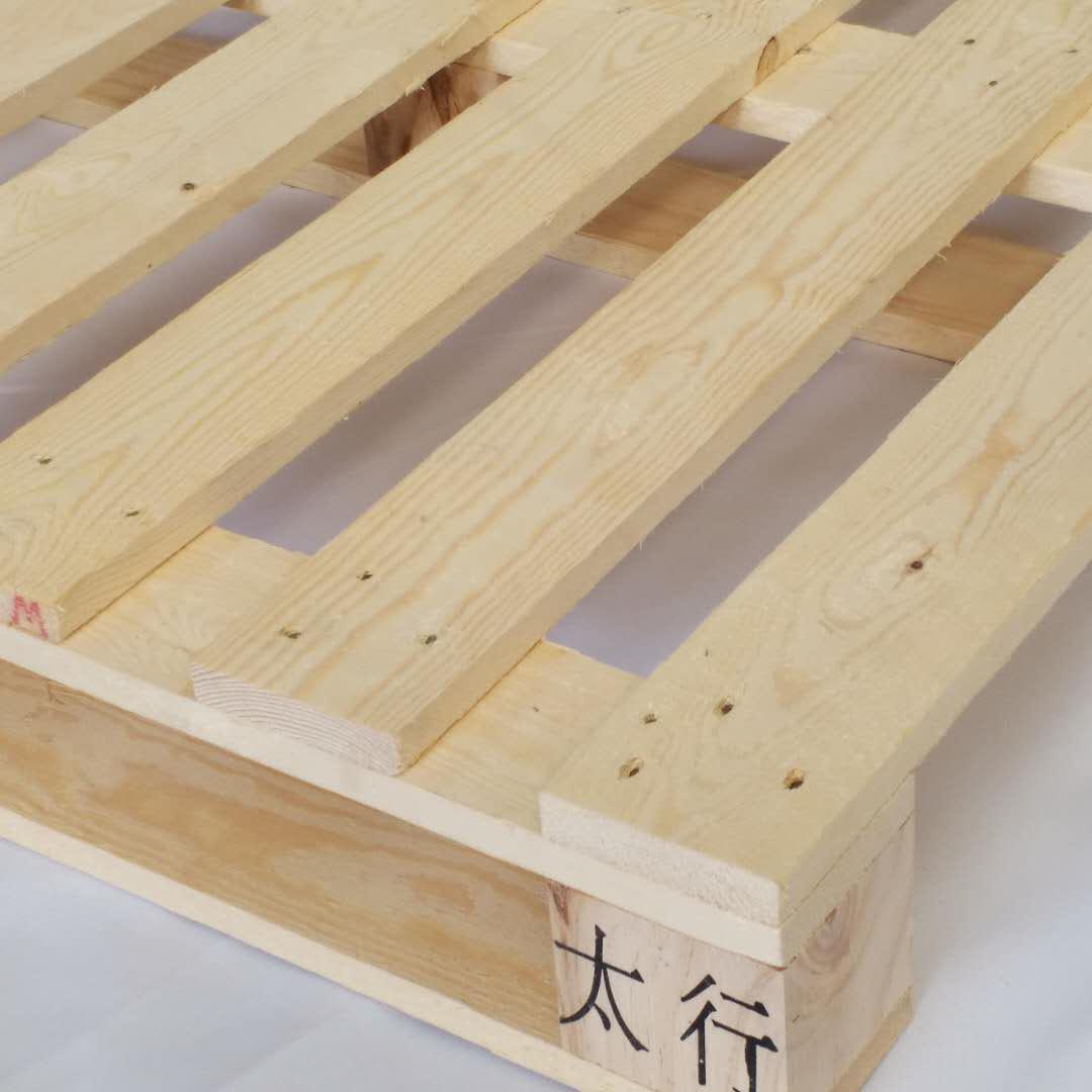 太行廠(chǎng)家定制松木托盤(pán)  出口熏蒸木托盤(pán)  二面進(jìn)叉木棧板
