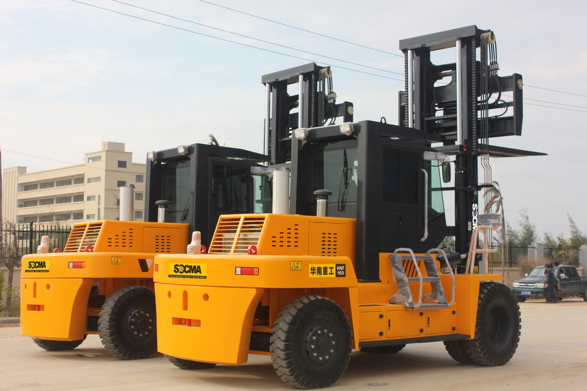 內(nèi)燃式重型叉車15噸/16噸/18噸港口碼頭集裝箱運輸裝卸廠家供應