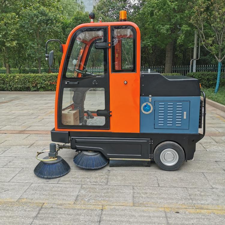  定制小型電動(dòng)清掃車 全封閉式路面清掃車 電動(dòng)四輪掃路車